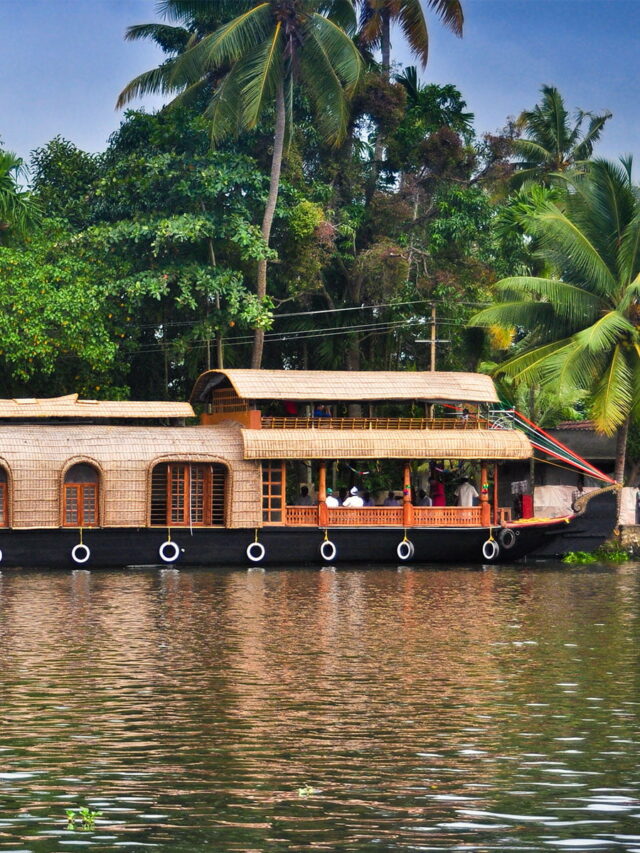 10 Luxury Houseboats in Kerala