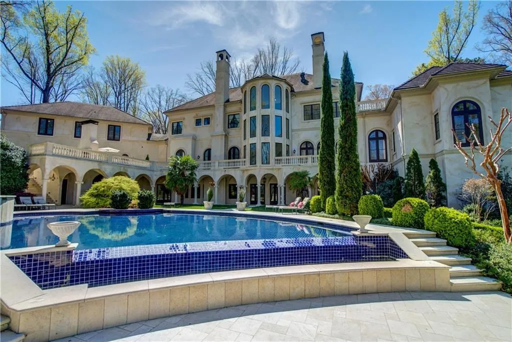 Inside Cardi B And Offset’s $5 Million Extravagant Mansion In Atlanta ...